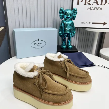 プラダ カジュアルシューズ