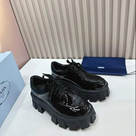 プラダ カジュアルシューズ