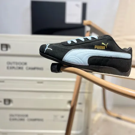 プーマ スニーカー