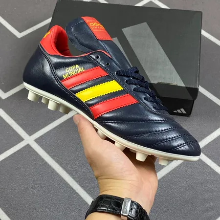 アディダス スニーカー