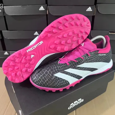 アディダス スニーカー