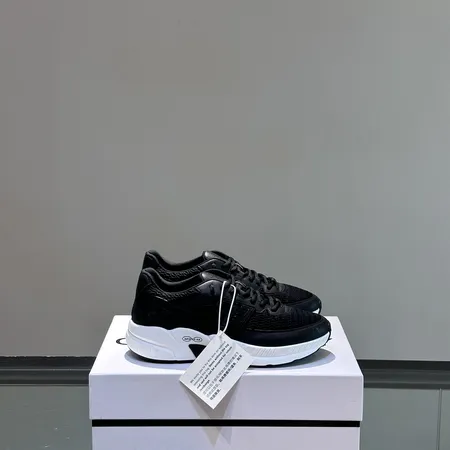 ジバンシィ スニーカー