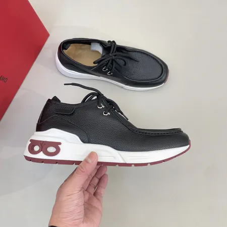 フェラガモ カジュアルシューズ