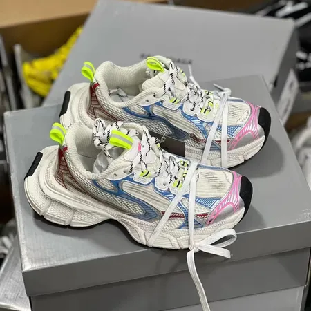 バレンシアガ スニーカー