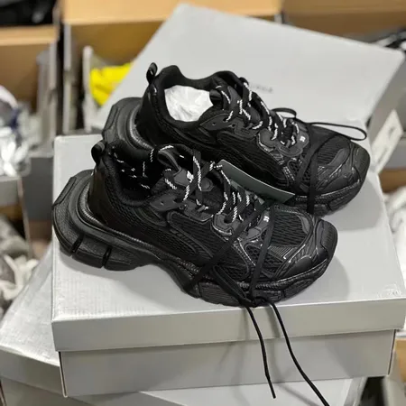 バレンシアガ スニーカー