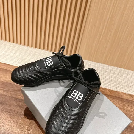 バレンシアガ カジュアルシューズ