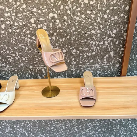 ヴァレンティノ スリッパ