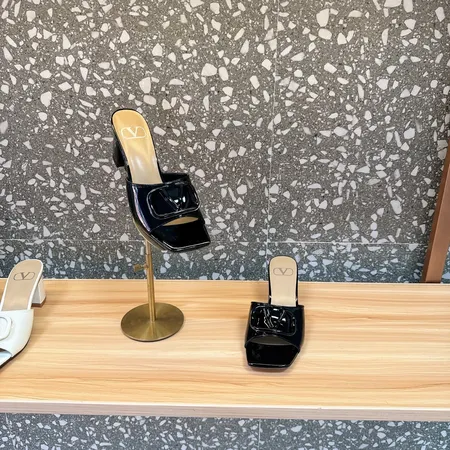 ヴァレンティノ スリッパ