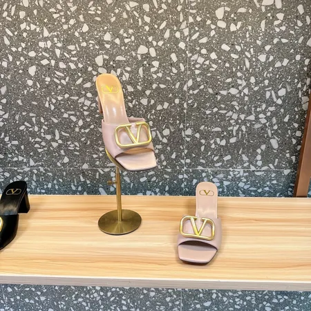 ヴァレンティノ サンダル