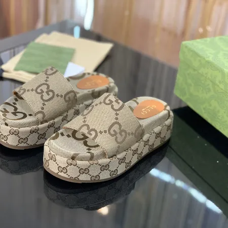 グッチ スリッパ