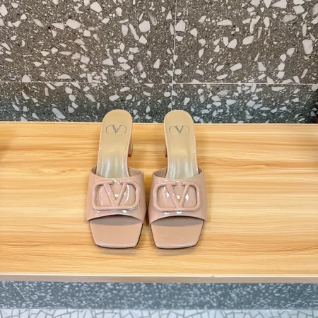 ヴァレンティノ サンダル