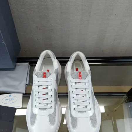 プラダ カジュアルシューズ