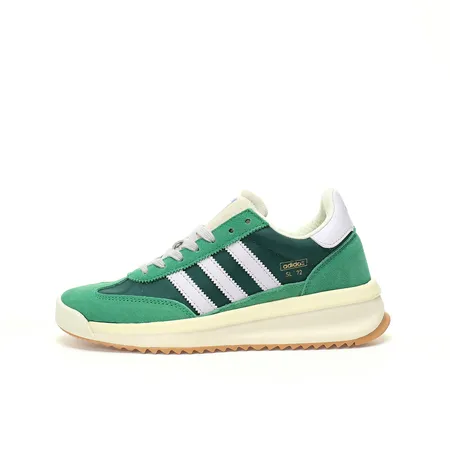 アディダス スニーカー