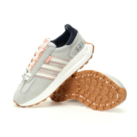 アディダス スニーカー