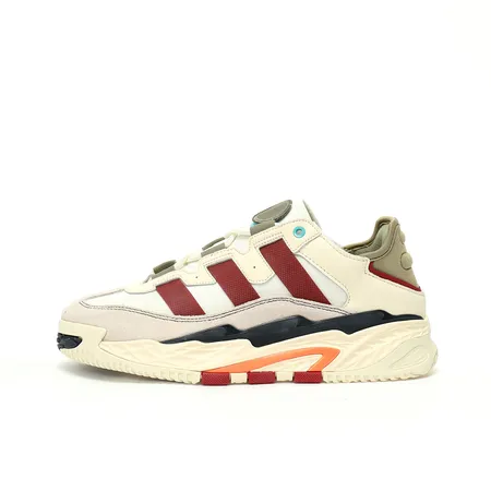 アディダス スニーカー