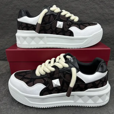 ヴァレンティノ カジュアルシューズ