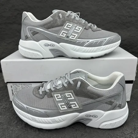 ジバンシィ カジュアルシューズ