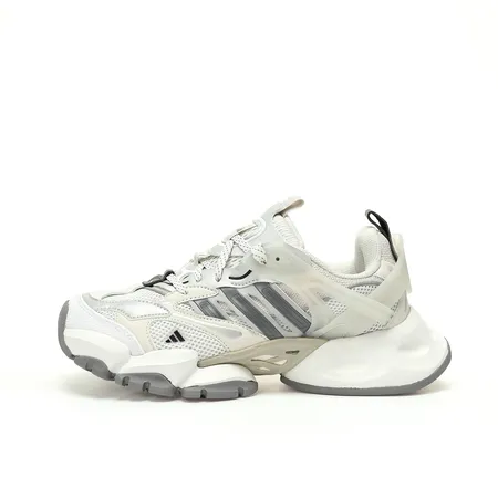 アディダス スニーカー