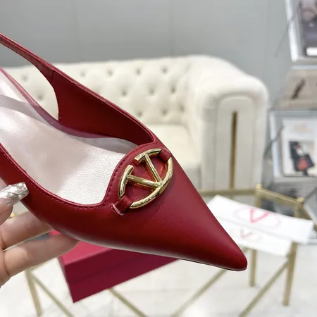 ヴァレンティノ サンダル