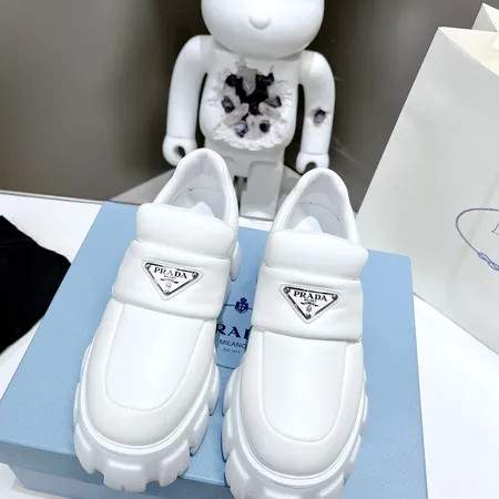 プラダ カジュアルシューズ