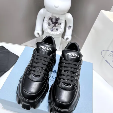 プラダ カジュアルシューズ