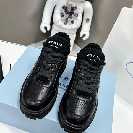 プラダ カジュアルシューズ