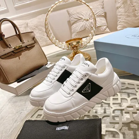 プラダ カジュアルシューズ