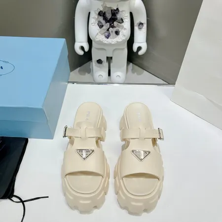 プラダ サンダル