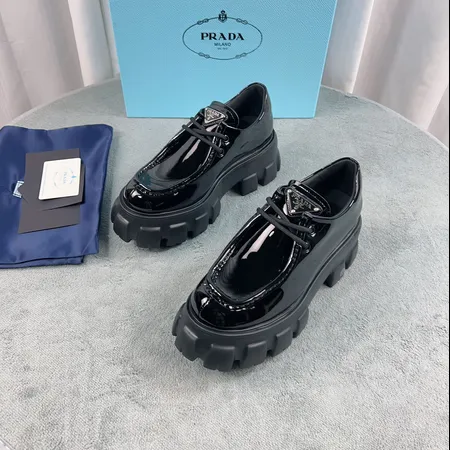 プラダ カジュアルシューズ