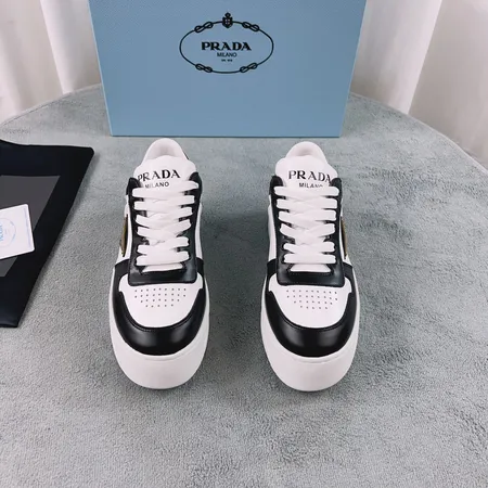 プラダ カジュアルシューズ