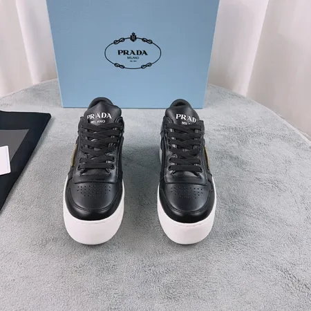 プラダ カジュアルシューズ