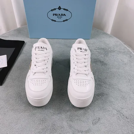 プラダ カジュアルシューズ