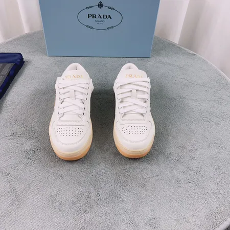 プラダ カジュアルシューズ