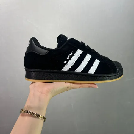 アディダス カジュアルシューズ