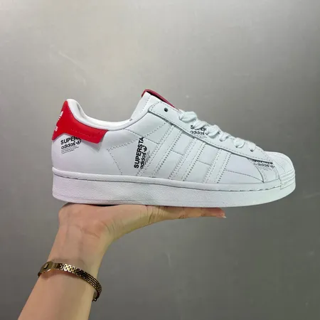 アディダス カジュアルシューズ