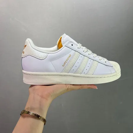 アディダス カジュアルシューズ