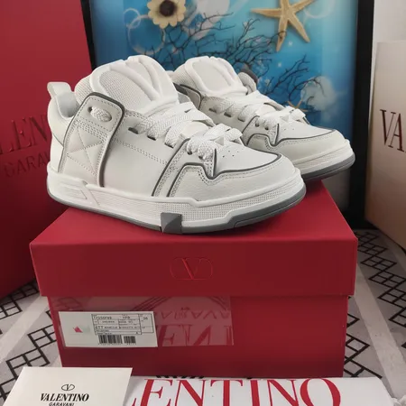 ヴァレンティノ カジュアルシューズ