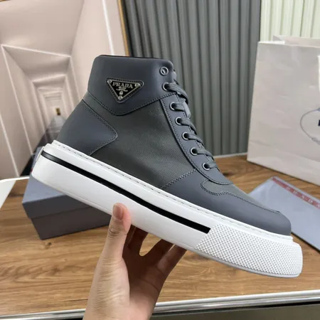 プラダ カジュアルシューズ