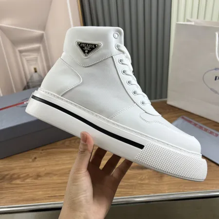 プラダ カジュアルシューズ