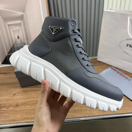 プラダ カジュアルシューズ