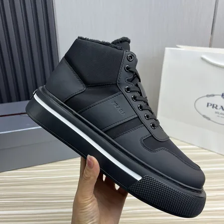 プラダ カジュアルシューズ