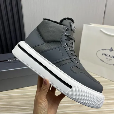 プラダ カジュアルシューズ