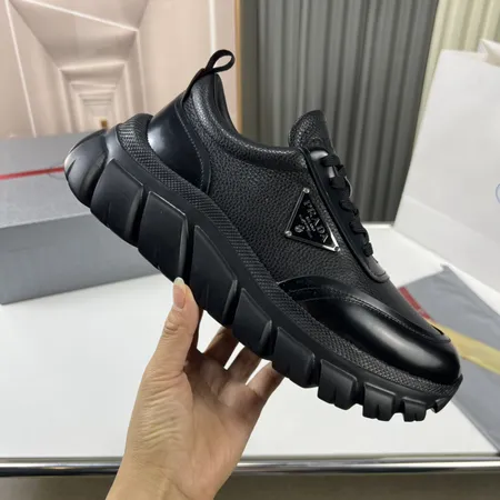 プラダ カジュアルシューズ