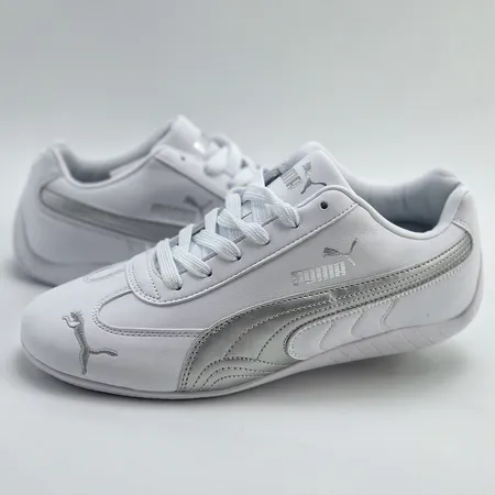 プーマ スニーカー