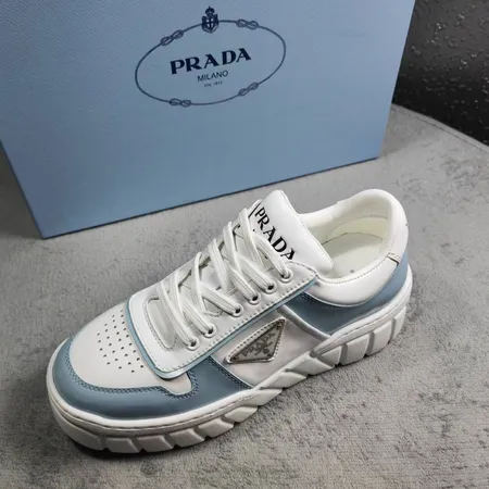 プラダ カジュアルシューズ