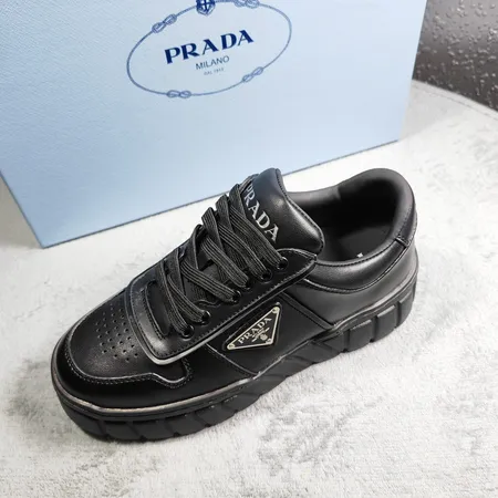 プラダ カジュアルシューズ
