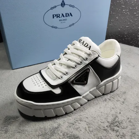 プラダ カジュアルシューズ
