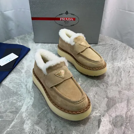 プラダ カジュアルシューズ