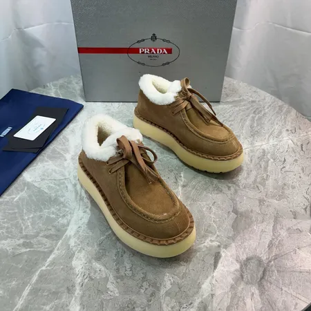 プラダ カジュアルシューズ