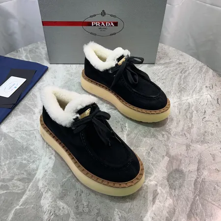 プラダ カジュアルシューズ